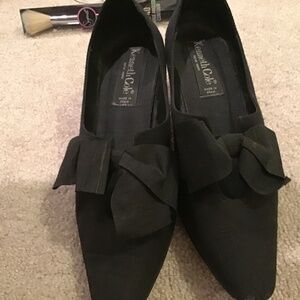 Kenneth Cole fabric bow black kitten heel shoes size 6.5